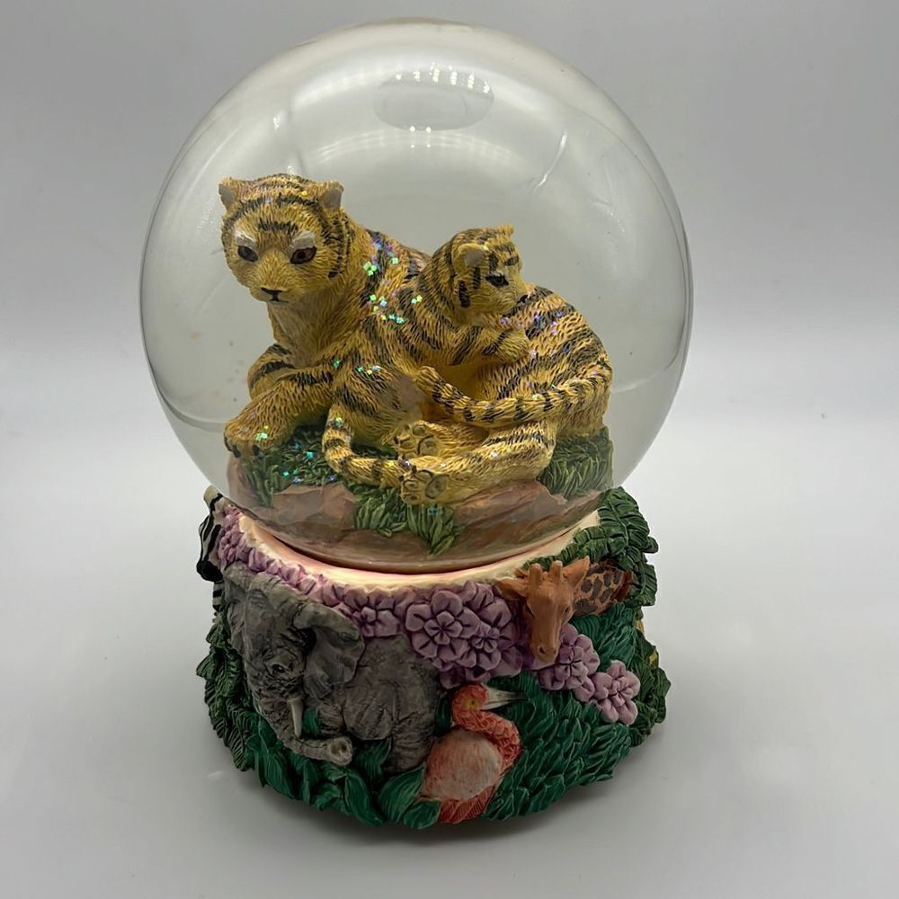 Animal snowglobe NWB‎